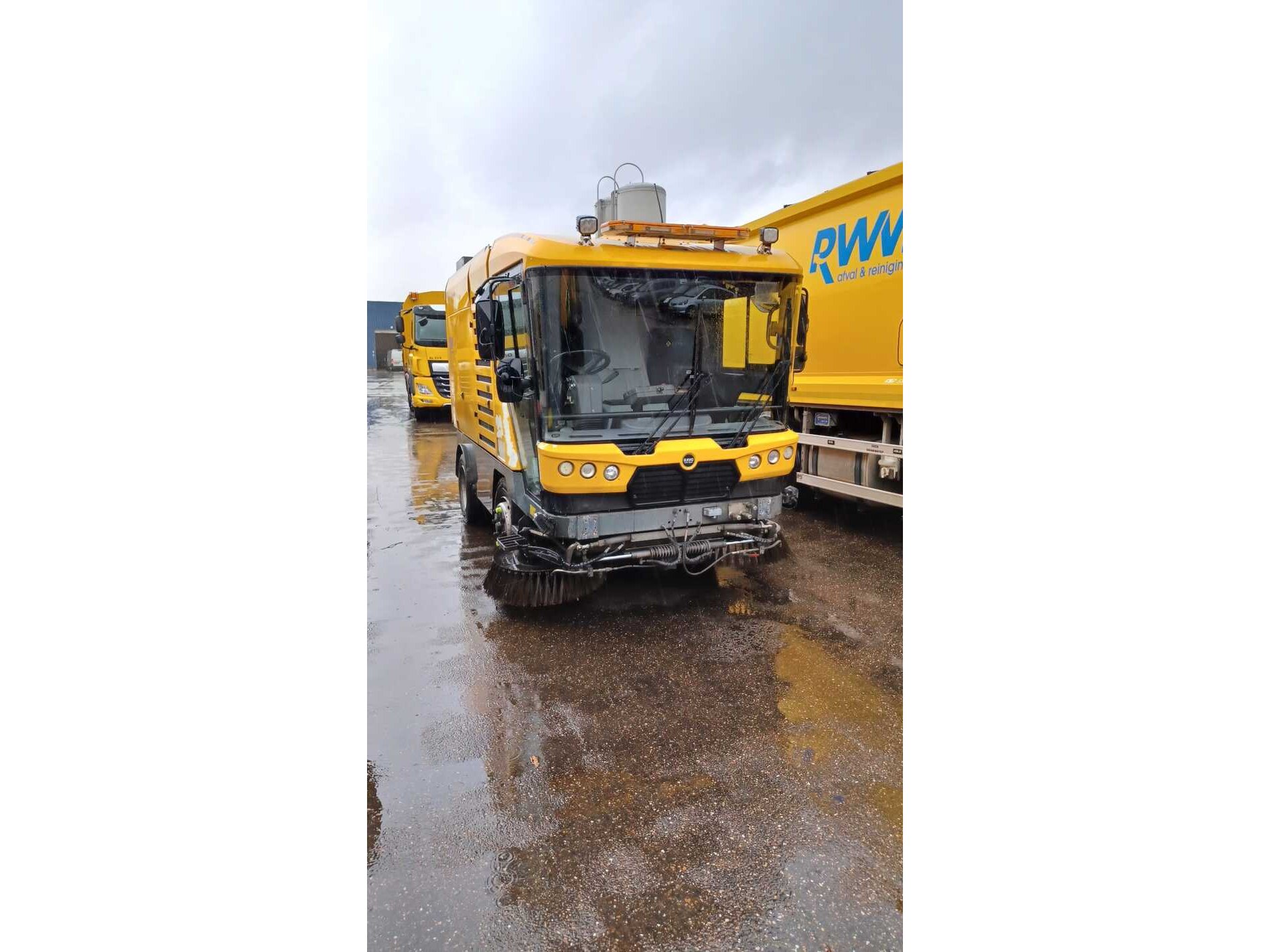 Overheidsveiling ravo 5, swingo & gladheidsmaterieel iov afval en reinigingsdienst rwm