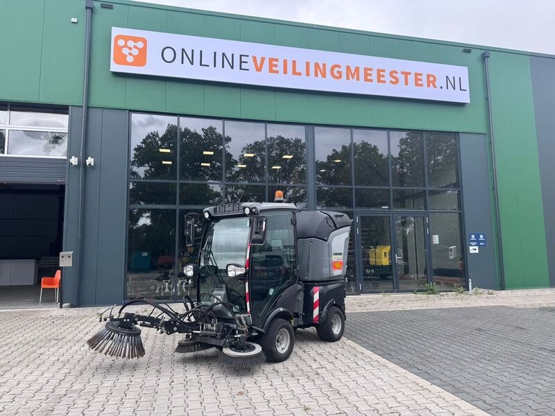 Overheidsveiling veegmachine karcher