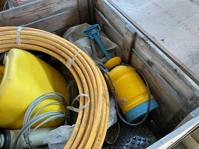 Overige aannemersmateriaal - afbeelding 1 van  2