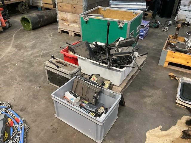 Overige audio-apparatuur flightcase-cd’s-microfoons-etc - afbeelding 1 van  12