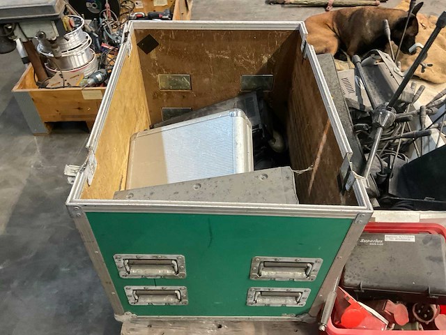 Overige audio-apparatuur flightcase-cd’s-microfoons-etc - afbeelding 12 van  12