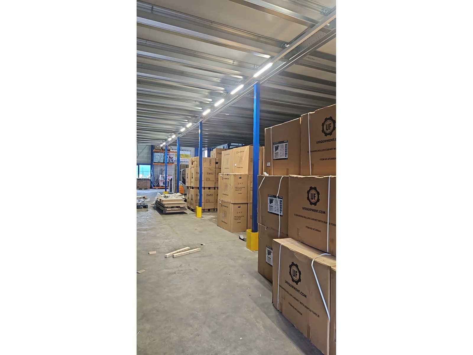 Overtollige voorraad gereedschappen en machines