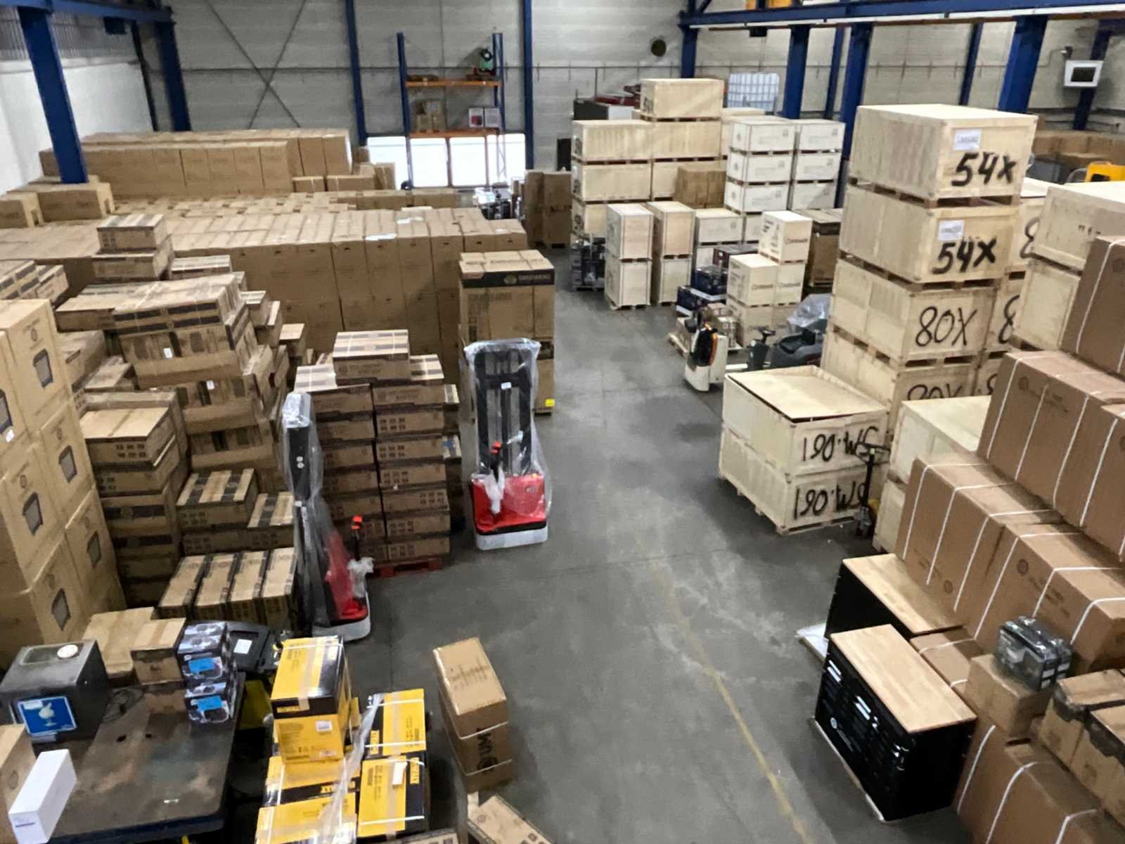 Overtollige voorraad gereedschappen en machines