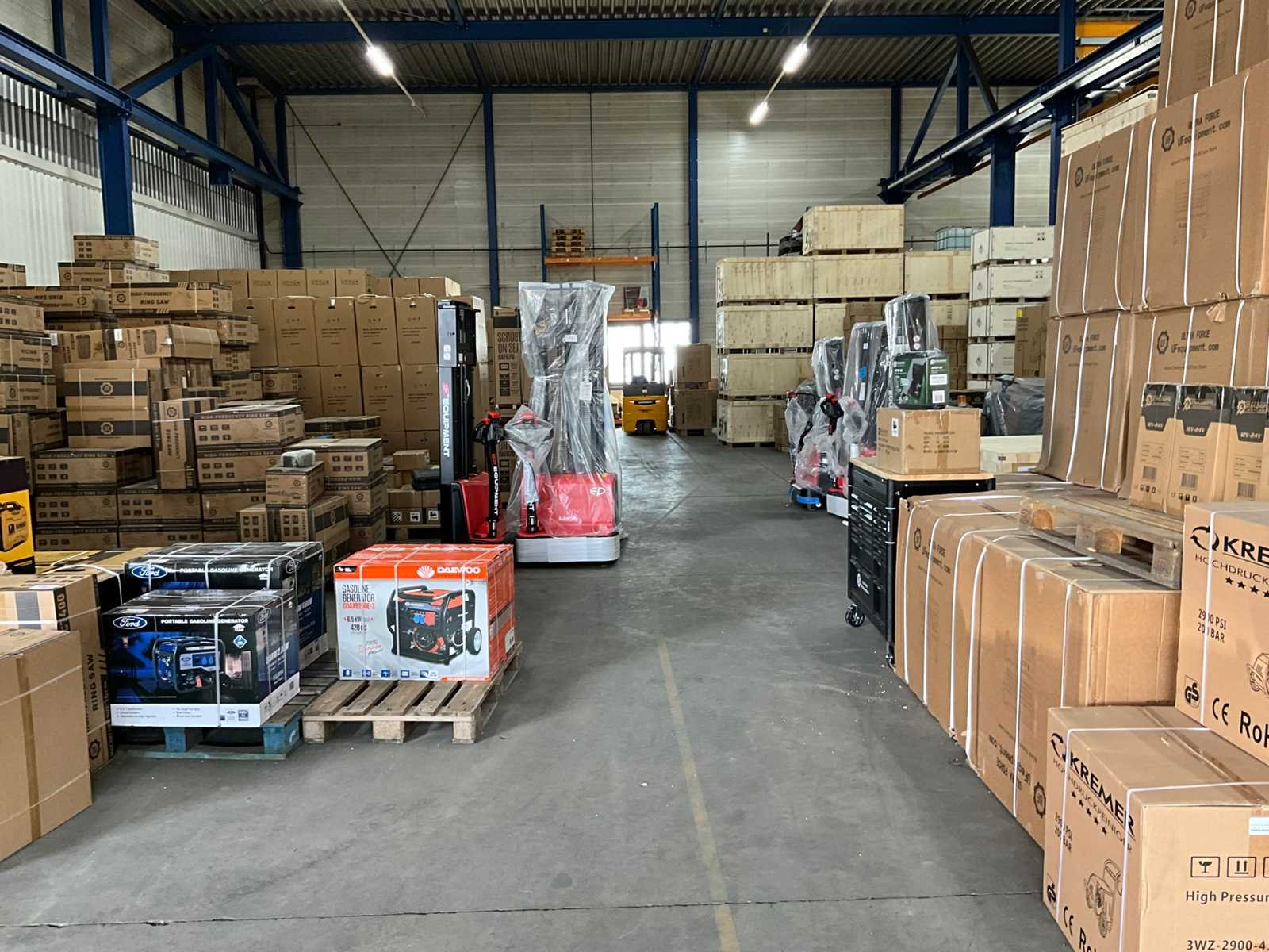 Overtollige voorraad gereedschappen en machines