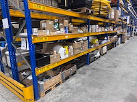 Overtollige voorraad sanitair, keukenapparatuur, installatiematerialen en kogellagers