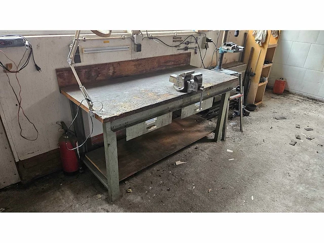 Overtoom - overtoom werkbank met bankschroef (0,8x2x0,9 )lbh - afbeelding 2 van  5