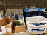 Overtoom magazijnstelling met inhoud - afbeelding 22 van  43