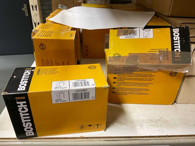 Overtoom magazijnstelling met inhoud - afbeelding 41 van  43