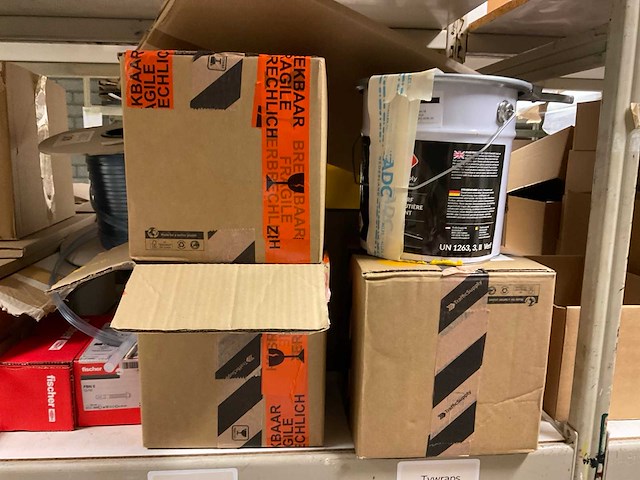 Overtoom magazijnstelling met inhoud - afbeelding 43 van  43