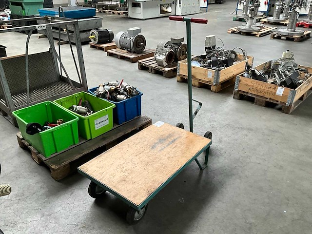 Overtoom magazijnwagen / plateauwagen - afbeelding 2 van  3