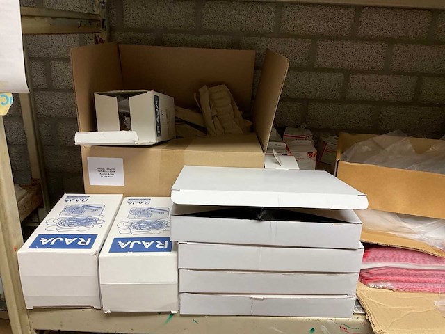 Overtoom, tesa magazijnstelling met inhoud - afbeelding 14 van  41
