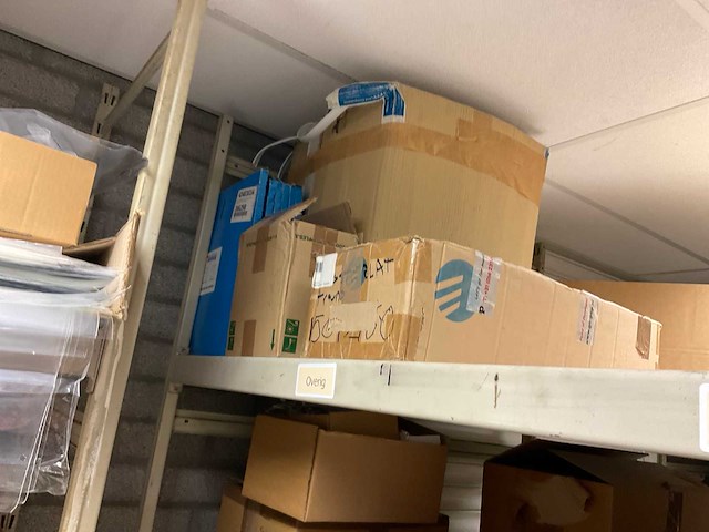 Overtoom, tesa magazijnstelling met inhoud - afbeelding 21 van  41