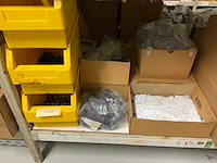 Overtoom, tesa magazijnstelling met inhoud - afbeelding 35 van  41