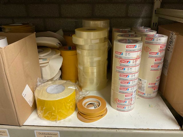 Overtoom, tesa magazijnstelling met inhoud - afbeelding 2 van  41