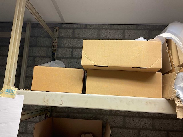 Overtoom, tesa magazijnstelling met inhoud - afbeelding 13 van  41