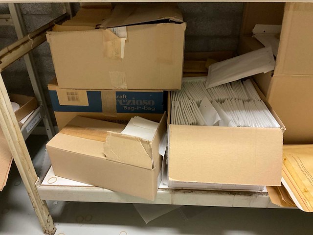 Overtoom, tesa magazijnstelling met inhoud - afbeelding 19 van  41