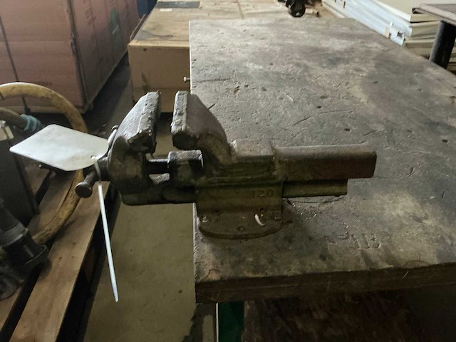 Overtoom werkbank met bankschroef - afbeelding 3 van  3