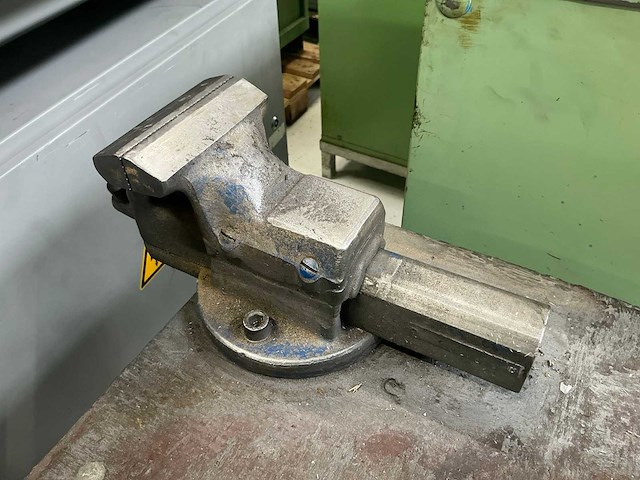 Overtoom werkbank met inhoud - afbeelding 3 van  4
