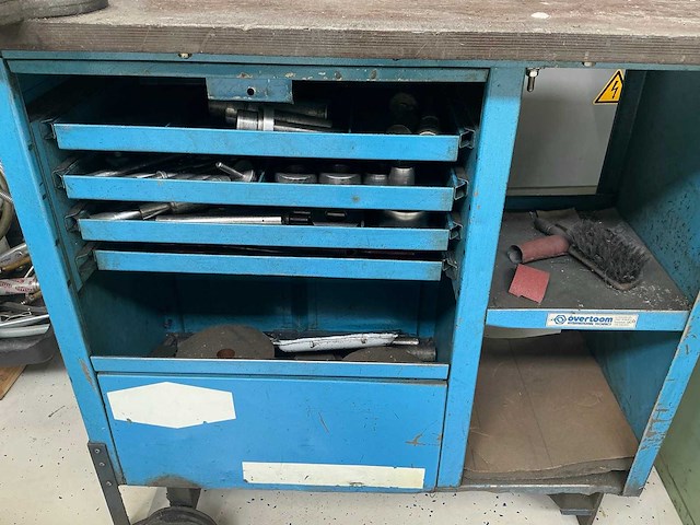 Overtoom werkbank met inhoud - afbeelding 4 van  4