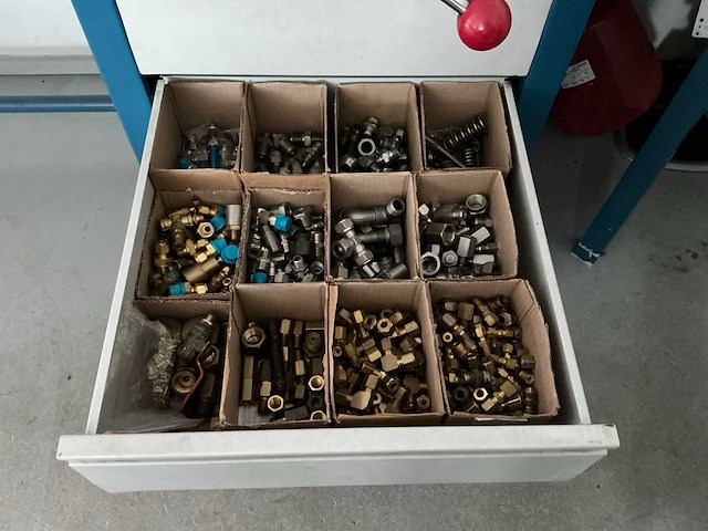 Overtoom werkbank met ladenkast - afbeelding 3 van  6