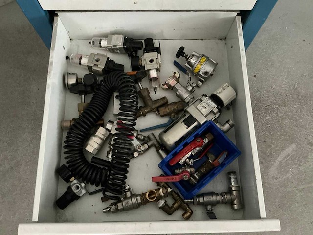 Overtoom werkbank met ladenkast - afbeelding 7 van  9