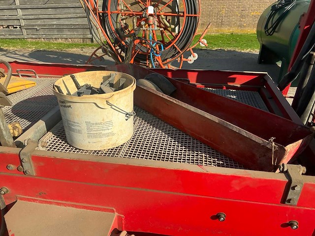 Överum tive 812 kunstmeststrooier - afbeelding 9 van  10