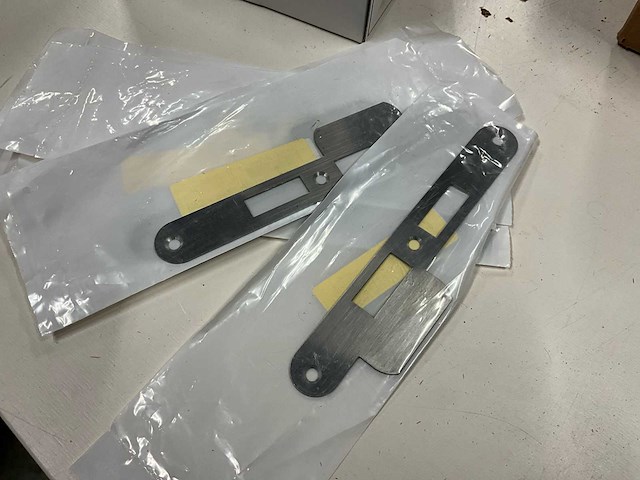 Oxloc - dag- en nachtslot afgerond - rvs links afgerond rvs - sluitplaat voor insteekslot (6x) - afbeelding 2 van  5