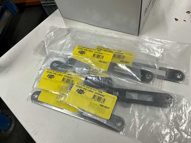 Oxloc vh slot 72mm rvs links afgerond sluitplaat (6x) - afbeelding 2 van  5