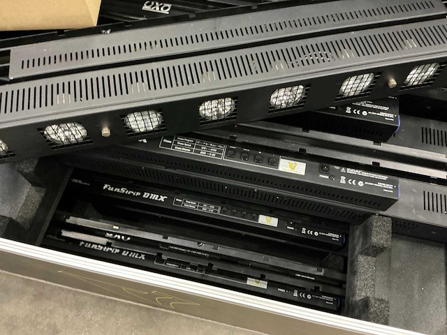 Oxo active funstrip dmx 10x75w blinder (8x) - afbeelding 2 van  8