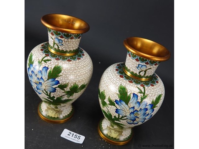 Paar 20ste eeuwse chinese cloisonne vazen - afbeelding 2 van  5