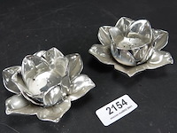 Paar aardewerk gezilverde bloemkandelaren - afbeelding 2 van  5