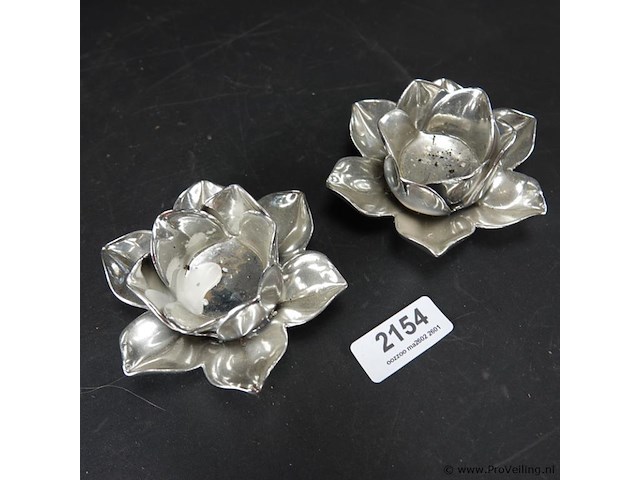 Paar aardewerk gezilverde bloemkandelaren - afbeelding 3 van  5