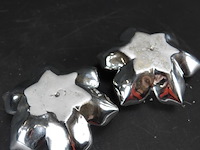 Paar aardewerk gezilverde bloemkandelaren - afbeelding 5 van  5