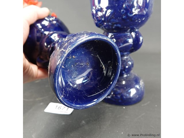 Paar aardewerk vazen met kunstbloemen - afbeelding 5 van  5