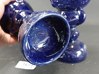 Paar aardewerk vazen met kunstbloemen - afbeelding 5 van  5