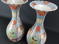 Paar antieke grote imari kraagvazen - afbeelding 3 van  5