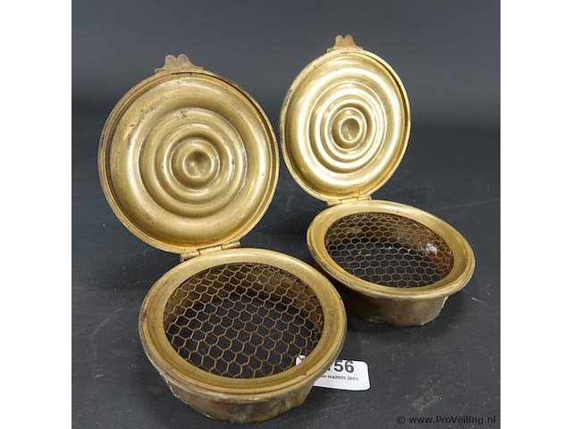 Paar antieke roosterdeksels met vergulding - afbeelding 4 van  5