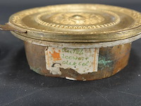 Paar antieke roosterdeksels met vergulding - afbeelding 5 van  5