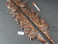 Paar antieke?. snijwerken - afbeelding 1 van  5