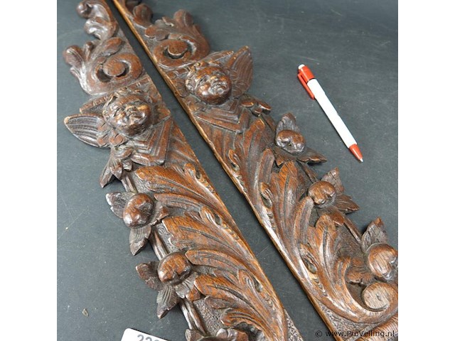 Paar antieke?. snijwerken - afbeelding 3 van  5