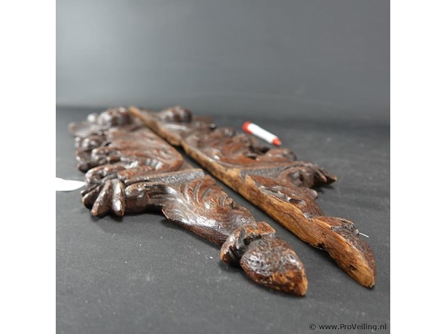 Paar antieke?. snijwerken - afbeelding 4 van  5