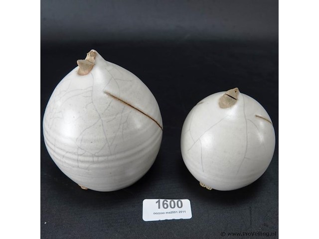 Paar aparte aardewerk beeldjes - afbeelding 2 van  5