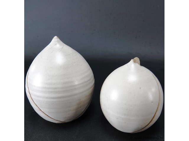 Paar aparte aardewerk beeldjes - afbeelding 4 van  5