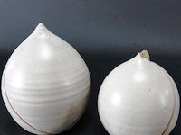 Paar aparte aardewerk beeldjes - afbeelding 4 van  5