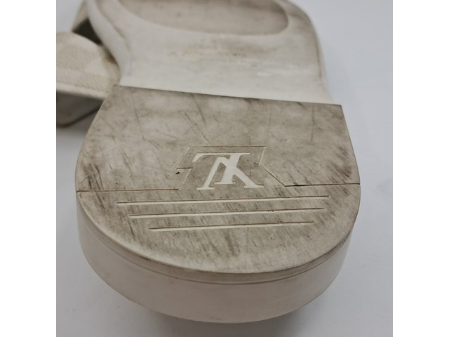 Paar badslippers, maat 8 1/2, louis vuitton, wit - afbeelding 7 van  9