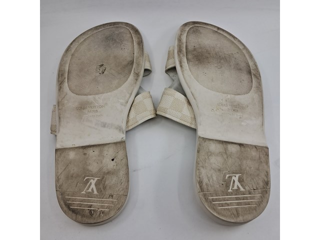 Paar badslippers, maat 8 1/2, louis vuitton, wit - afbeelding 8 van  9