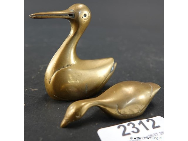 Paar bronzen zwanen - afbeelding 1 van  5