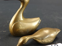 Paar bronzen zwanen - afbeelding 1 van  5