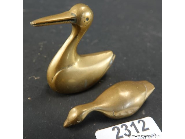 Paar bronzen zwanen - afbeelding 2 van  5