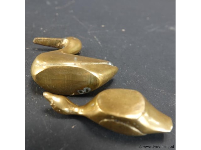 Paar bronzen zwanen - afbeelding 5 van  5